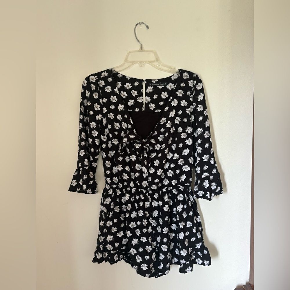 Abercrombie Fitch Black Floral Romper Front Cutout Pockets 3/4 Sleeve S